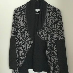 Kate Rosy Black and Grey Patterned Top, size small